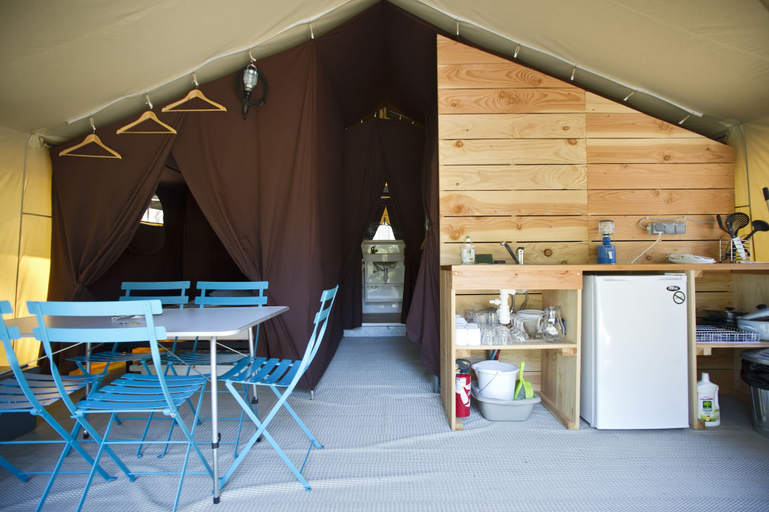 Others 5, Camping d'Angers, Maine-et-Loire