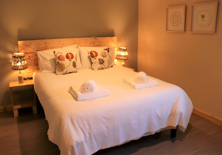 Bedroom 2, South Downs Eco Lodge & Camping, Hampshire