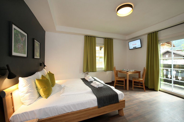 Bedroom 3, Seehotel Sissi, Zell am See