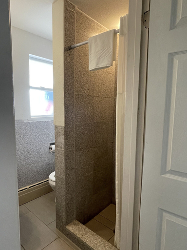 Bathroom 3, Rodeway Inn Pittsfield, Pike