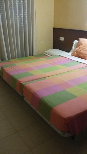 Bedroom 5, Hostal Les Collades, Lleida