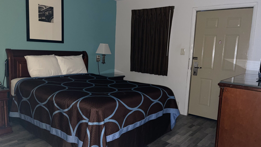 Bedroom 4, Rodeway Inn Pittsfield, Pike