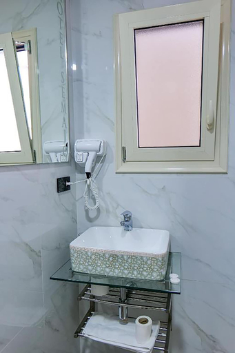 Bathroom 4, Hotel Semajo, Vlorës