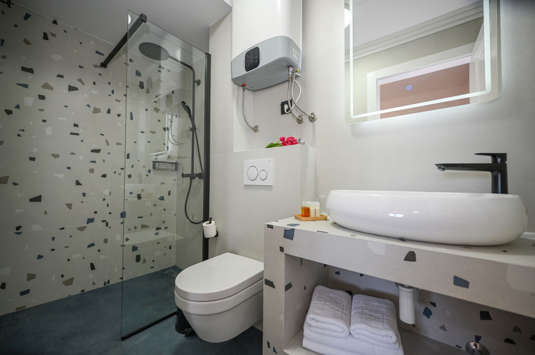 Bathroom 4, Casa Laurea, Pojezerje
