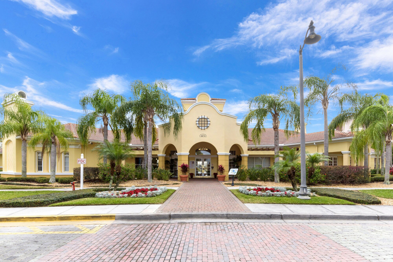 Exterior & Views 2, Casa Magna Deluxe 3 Bedroom Condo by RedAwning, Orange