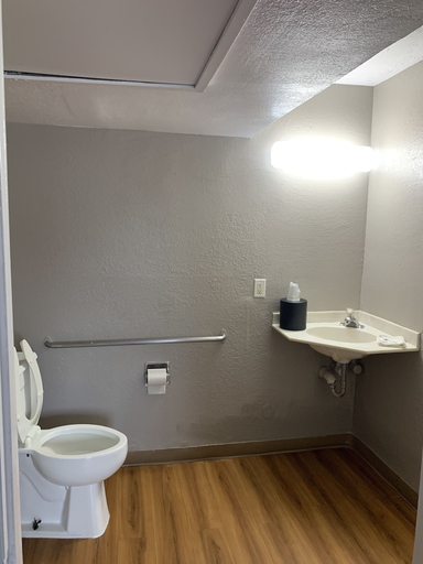 Bathroom 4, Motel 6 Dayton, OH, Montgomery
