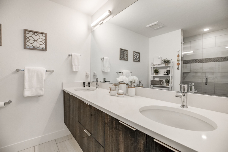 Bathroom 3, River West, Summit