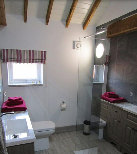 Bathroom 4, Jockhedge Holiday Cottages, Lincolnshire