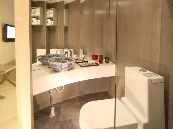 Bathroom 4, China Community Art Habitat Hotel, Qingdao