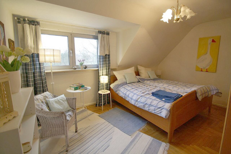 Bedroom 2, Ferienwohnung mit Terrasse und Privatsee, Karlsruhe