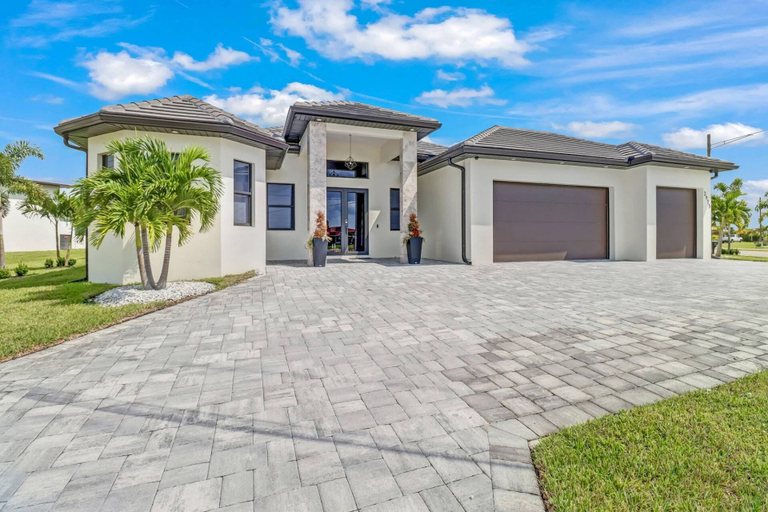 Exterior & Views 2, 3915 Gulfstream Pkwy, Lee