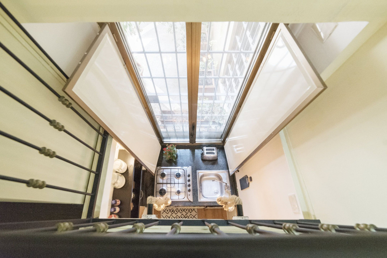 Others 5, Monti Studio Apartment, Rome