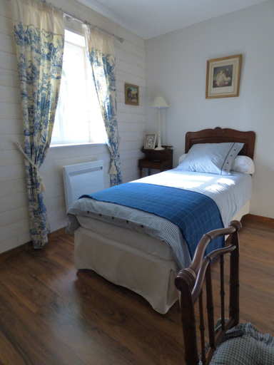 Bedroom 2, La Pomélie, Indre-et-Loire