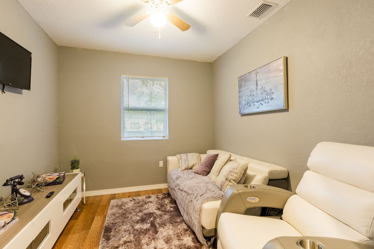 Others 5, Cute Cozy Bungalow Down Town Jacuzzi, Hillsborough