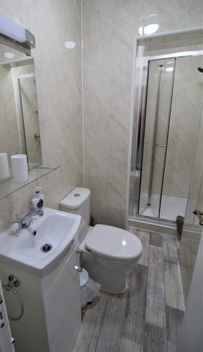 Bathroom 4, Chelston Dene Holiday Apartments, Torbay