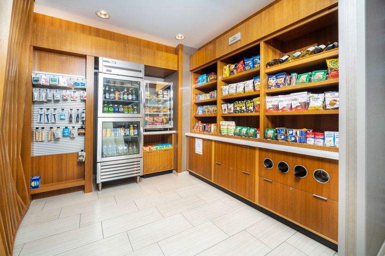 Food & Drinks 5, SpringHill Suites by Marriott Kenosha, Kenosha