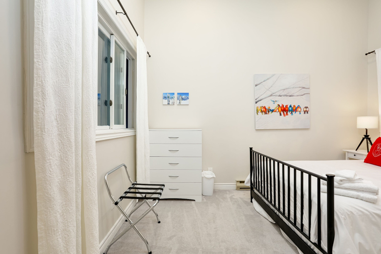 Bedroom 3, Wintergreen Condos, Grey