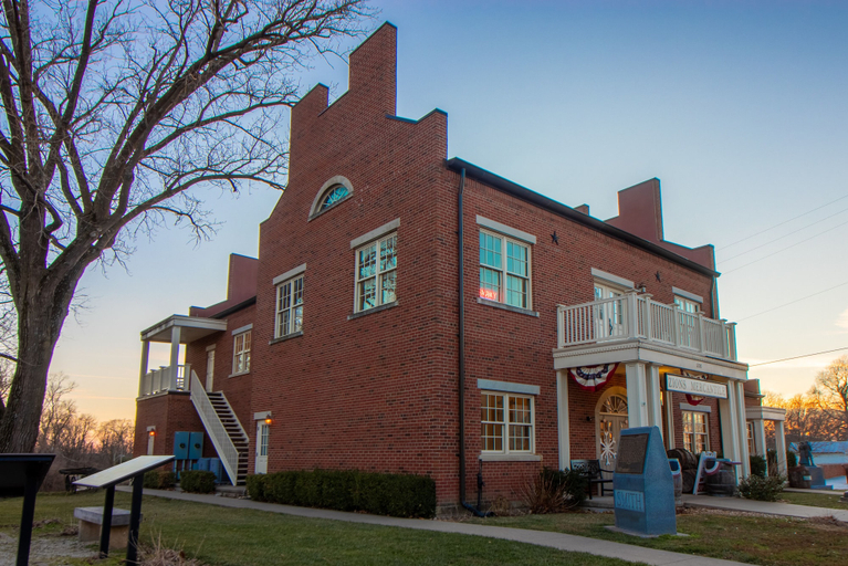 Exterior & Views