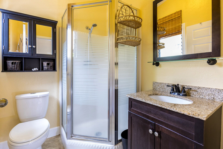 Bathroom 3, Luana Nai'a Inn, Hawaii