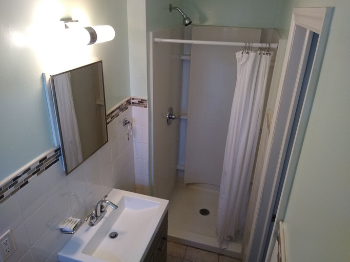 Bathroom 3, Laurel Notch Motel, Burlington