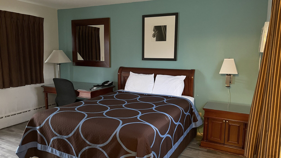 Bedroom 5, Rodeway Inn Pittsfield, Pike