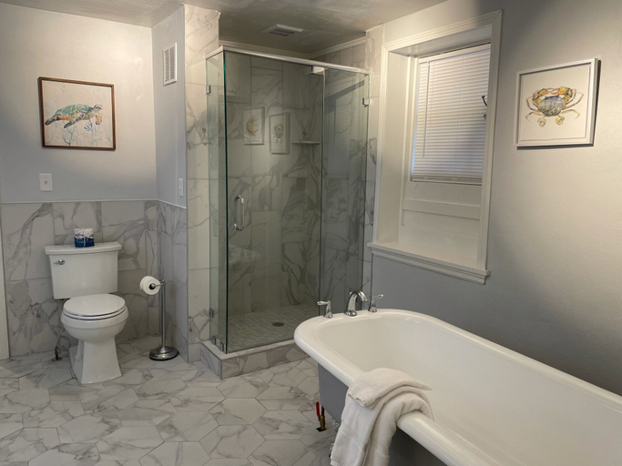Bathroom 3, Godley Manor, Chatham