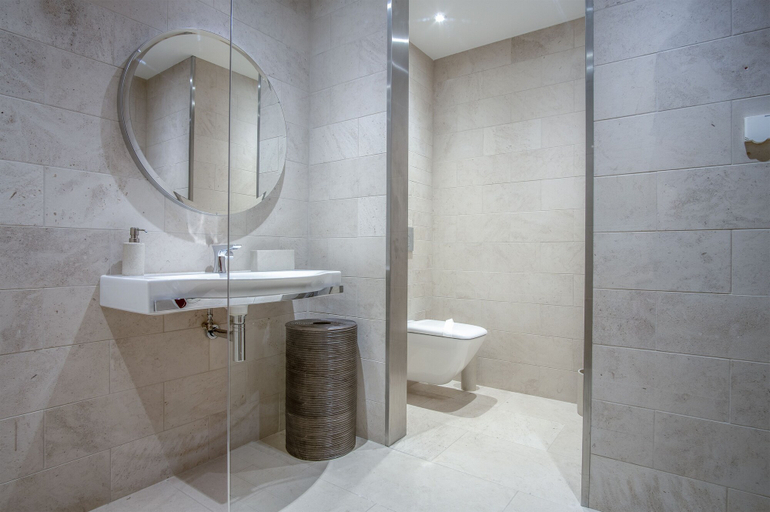 Bathroom 3, Bryn House - 5 Bed Home - Penmaen, Swansea