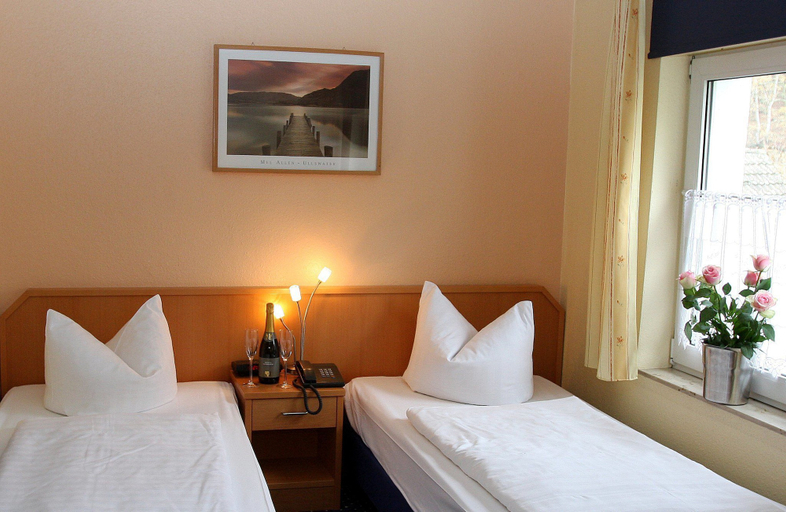Bedroom 2, Hotel Restaurant Cala Luna, Marburg-Biedenkopf