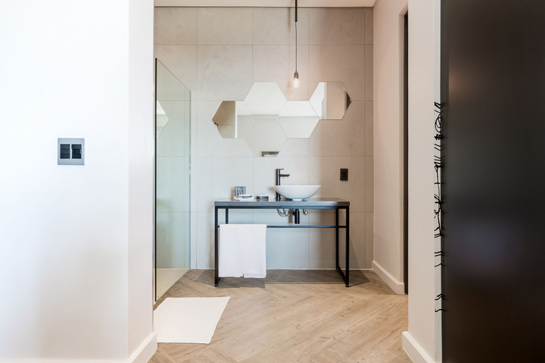 Bathroom 3, The Junction Boutique Hotel, Eden