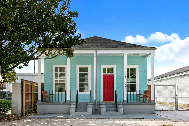 Exterior & Views