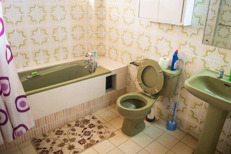 Bathroom, The Swan Place, Kibra