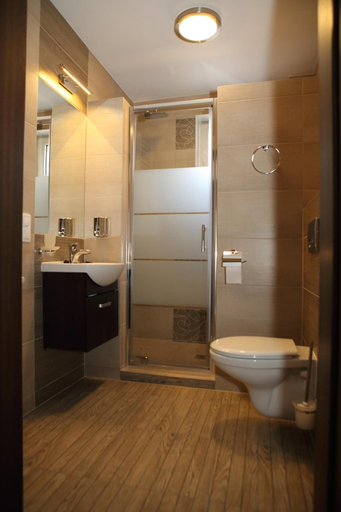 Bathroom 3, Hotel Piast, Malbork