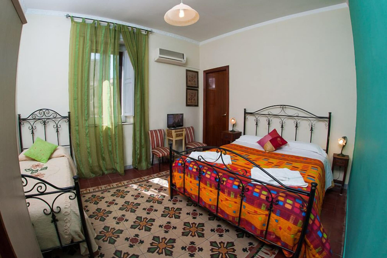 Bedroom 5, The Umberto 33, Enna