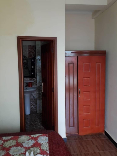 Others 5, Caron Pension, Mirab Gojjam
