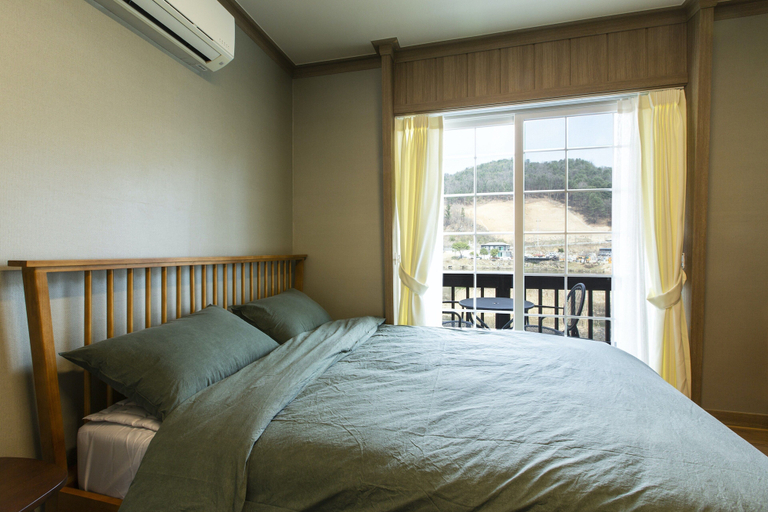 Bedroom 2, Alegre, Gapyeong
