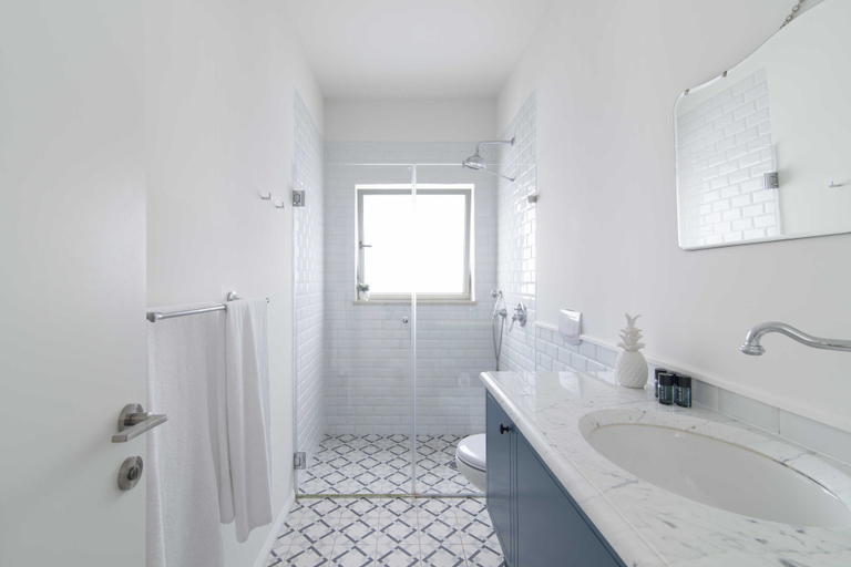 Bathroom 3, Tlv Center by Tlv2rent