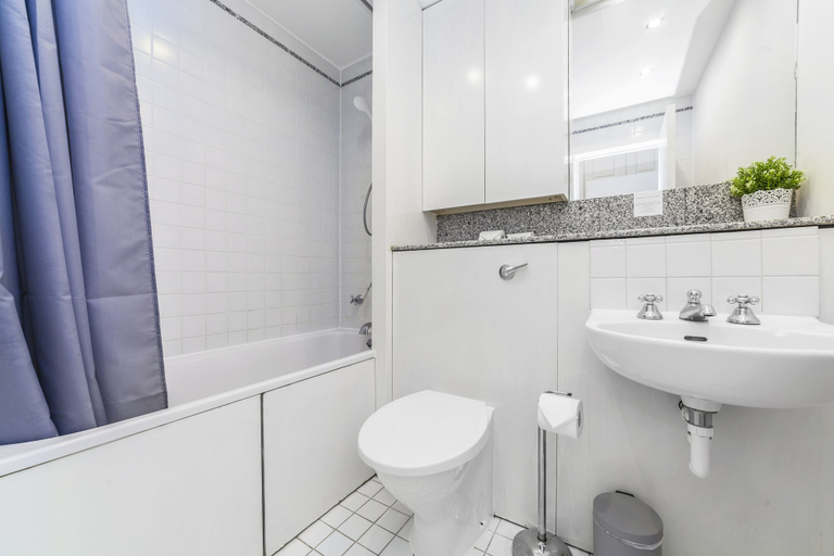 Bathroom, Point West Apartments Gloucester Road, London
