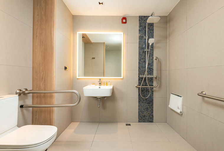 Bathroom 5, Hilton Garden Inn Phuket, Thailand, Pulau Phuket