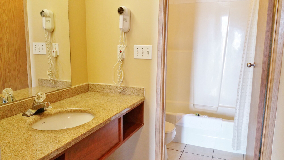 Bathroom 4, Alpine Motel, Thompson-Nicola