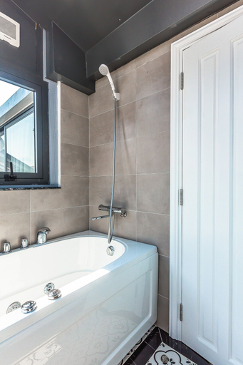 Bathroom 4, Jack Apartment 95, District 7
