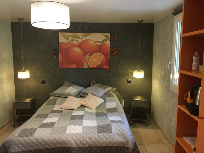Bedroom 4, Le Mas aux Arômes, Vaucluse