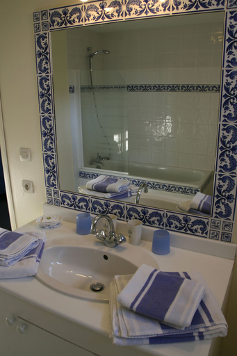 Bathroom, Le Moulin de Montresor, Indre-et-Loire