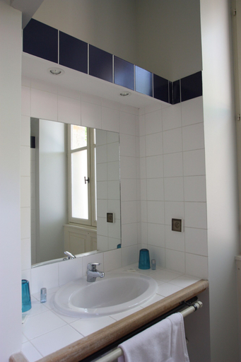 Bathroom 4, Hotel Estelou, Gard