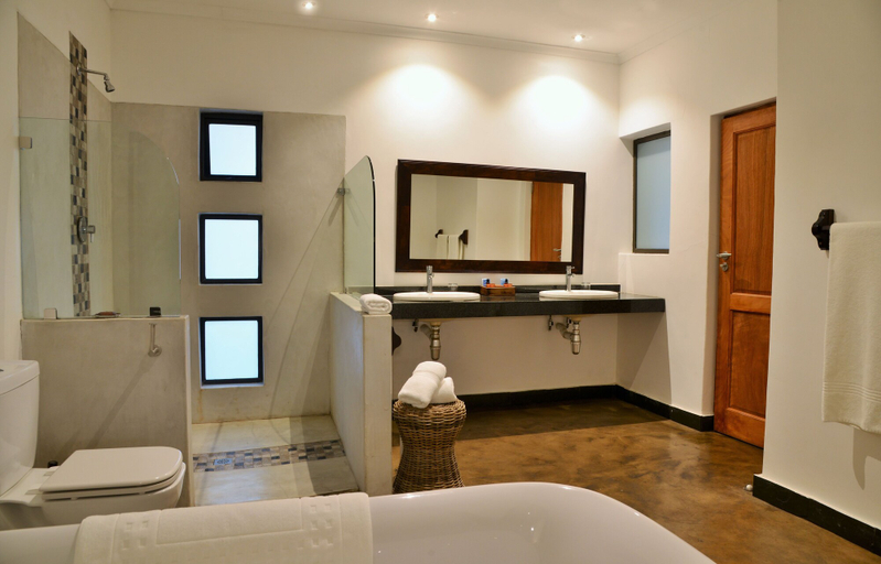 Bathroom 5, Bushveld Terrace Safari Hotel, Lodge & Spa, Mopani