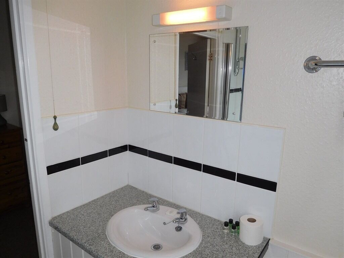 Bathroom 3, The Cliff Hall, Isle of Wight