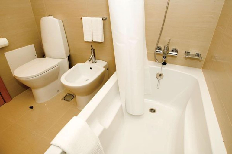 Bathroom 4, Hotel White Waters, Machico