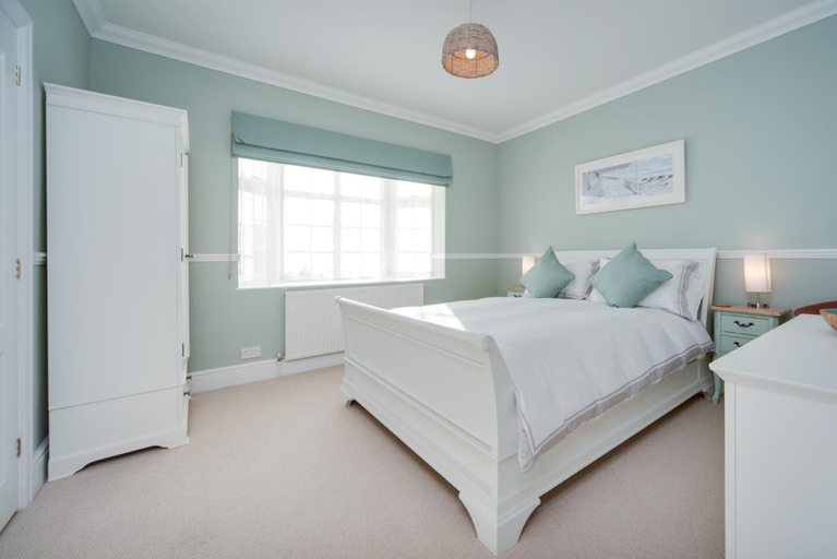 Bedroom 3, Super 5 Bedroom Family Friendly Retreat Rustington, West Sussex