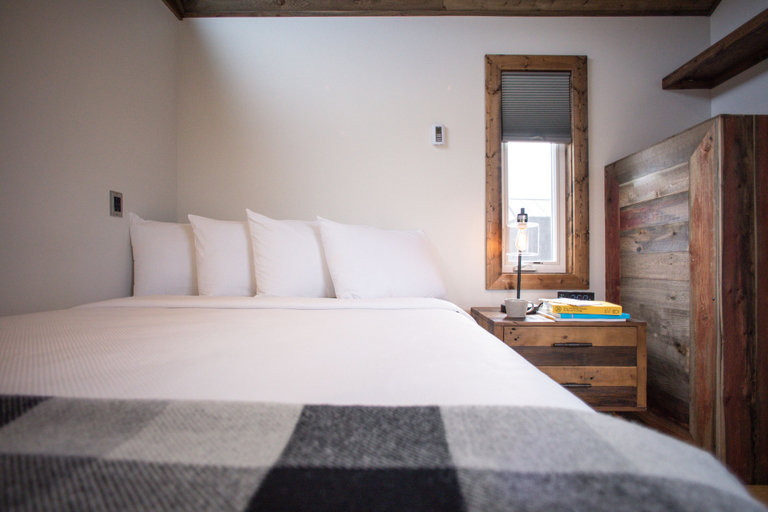 Bedroom 4, Bay Point Landing, Coos