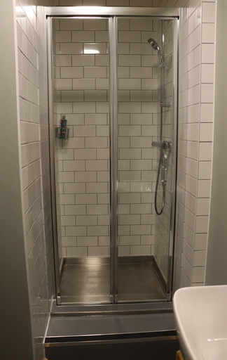 Bathroom 3, South Downs Eco Lodge & Camping, Hampshire