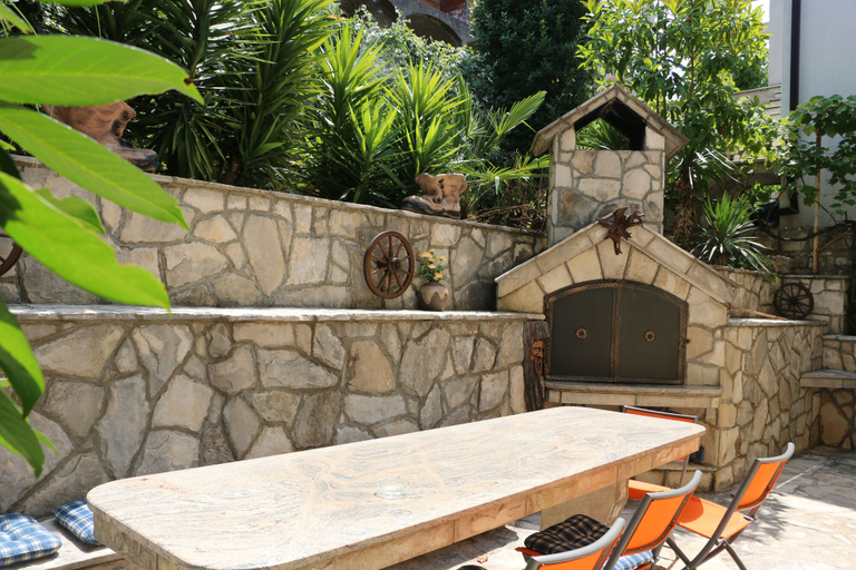Others 5, Villa Mara, Slivno